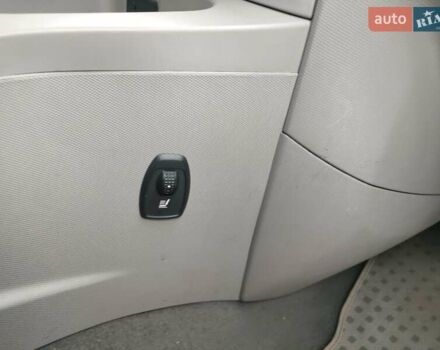 Серый Рено Зое, объемом двигателя 0 л и пробегом 153 тыс. км за 6500 $, фото 28 на Automoto.ua