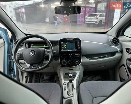Серый Рено Зое, объемом двигателя 0 л и пробегом 85 тыс. км за 6850 $, фото 11 на Automoto.ua