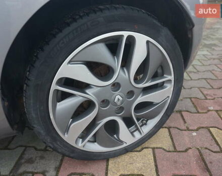 Серый Рено Зое, объемом двигателя 0 л и пробегом 98 тыс. км за 7200 $, фото 63 на Automoto.ua