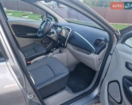 Серый Рено Зое, объемом двигателя 0 л и пробегом 39 тыс. км за 7000 $, фото 16 на Automoto.ua