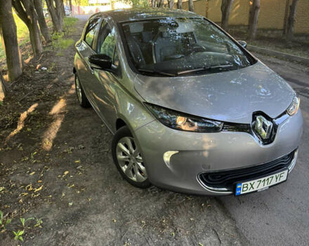 Серый Рено Зое, объемом двигателя 0 л и пробегом 84 тыс. км за 7350 $, фото 4 на Automoto.ua