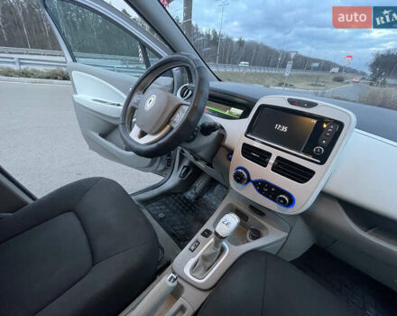 Серый Рено Зое, объемом двигателя 0 л и пробегом 104 тыс. км за 9700 $, фото 27 на Automoto.ua