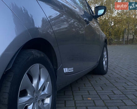 Серый Рено Зое, объемом двигателя 0 л и пробегом 90 тыс. км за 6390 $, фото 15 на Automoto.ua