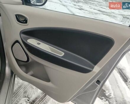 Серый Рено Зое, объемом двигателя 0 л и пробегом 153 тыс. км за 6500 $, фото 27 на Automoto.ua