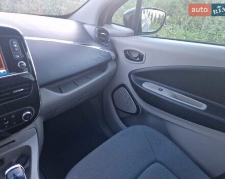 Серый Рено Зое, объемом двигателя 0 л и пробегом 39 тыс. км за 7000 $, фото 8 на Automoto.ua