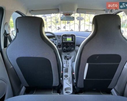 Серый Рено Зое, объемом двигателя 0 л и пробегом 67 тыс. км за 6990 $, фото 36 на Automoto.ua