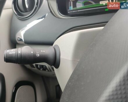 Серый Рено Зое, объемом двигателя 0 л и пробегом 153 тыс. км за 6500 $, фото 21 на Automoto.ua