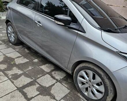 Серый Рено Зое, объемом двигателя 0 л и пробегом 74 тыс. км за 8000 $, фото 1 на Automoto.ua