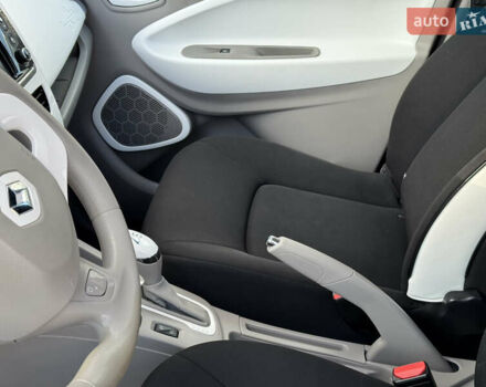 Сірий Рено Зое, об'ємом двигуна 0 л та пробігом 104 тис. км за 6199 $, фото 41 на Automoto.ua