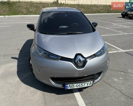 Серый Рено Зое, объемом двигателя 0 л и пробегом 115 тыс. км за 12763 $, фото 3 на Automoto.ua