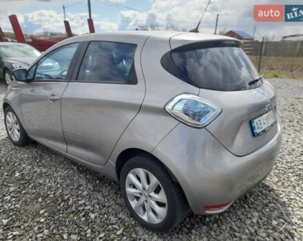 Серый Рено Зое, объемом двигателя 0 л и пробегом 95 тыс. км за 6000 $, фото 10 на Automoto.ua