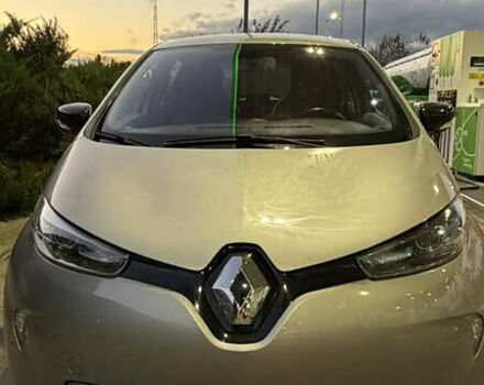 Серый Рено Зое, объемом двигателя 0 л и пробегом 105 тыс. км за 7000 $, фото 8 на Automoto.ua