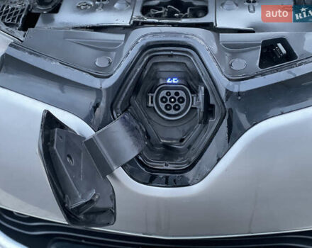 Серый Рено Зое, объемом двигателя 0 л и пробегом 104 тыс. км за 9700 $, фото 16 на Automoto.ua