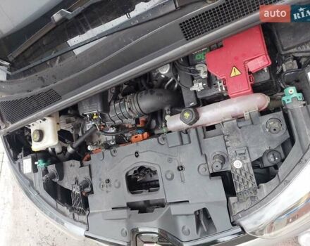 Серый Рено Зое, объемом двигателя 0 л и пробегом 57 тыс. км за 7900 $, фото 10 на Automoto.ua