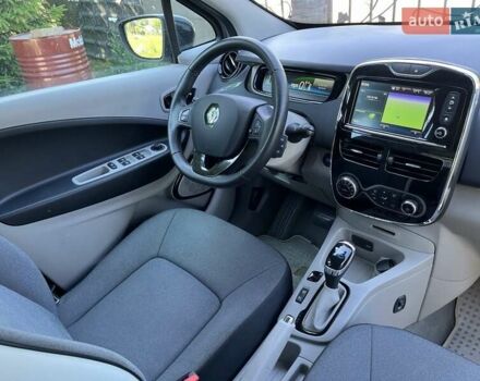 Серый Рено Зое, объемом двигателя 0 л и пробегом 67 тыс. км за 6990 $, фото 29 на Automoto.ua