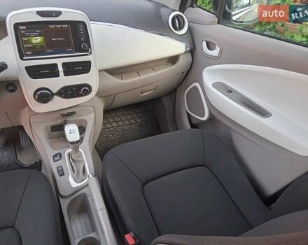 Серый Рено Зое, объемом двигателя 0 л и пробегом 125 тыс. км за 6400 $, фото 12 на Automoto.ua