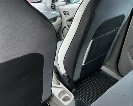 Серый Рено Зое, объемом двигателя 0 л и пробегом 85 тыс. км за 6850 $, фото 12 на Automoto.ua