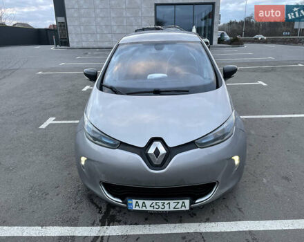 Серый Рено Зое, объемом двигателя 0 л и пробегом 104 тыс. км за 9700 $, фото 2 на Automoto.ua