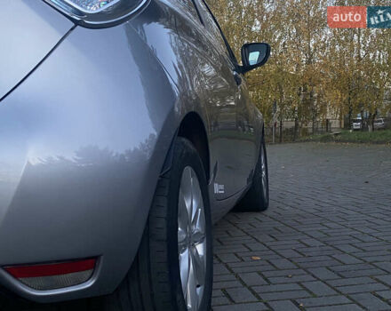Серый Рено Зое, объемом двигателя 0 л и пробегом 90 тыс. км за 6390 $, фото 14 на Automoto.ua