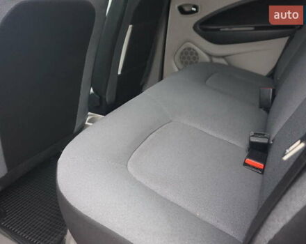 Серый Рено Зое, объемом двигателя 0 л и пробегом 98 тыс. км за 7200 $, фото 45 на Automoto.ua