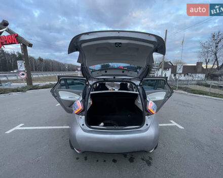 Серый Рено Зое, объемом двигателя 0 л и пробегом 104 тыс. км за 9700 $, фото 19 на Automoto.ua