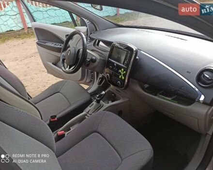Серый Рено Зое, объемом двигателя 0 л и пробегом 147 тыс. км за 6550 $, фото 5 на Automoto.ua