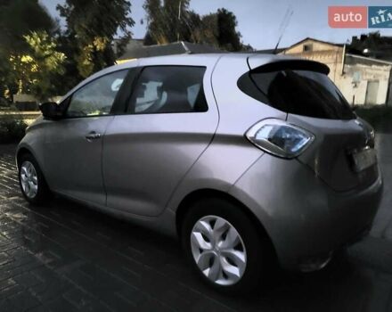 Серый Рено Зое, объемом двигателя 0 л и пробегом 137 тыс. км за 6800 $, фото 3 на Automoto.ua