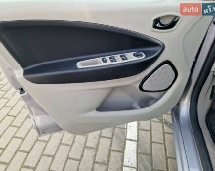 Серый Рено Зое, объемом двигателя 0 л и пробегом 39 тыс. км за 7199 $, фото 15 на Automoto.ua