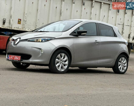 Серый Рено Зое, объемом двигателя 0 л и пробегом 111 тыс. км за 6999 $, фото 16 на Automoto.ua