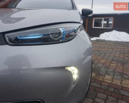 Серый Рено Зое, объемом двигателя 0 л и пробегом 98 тыс. км за 7200 $, фото 21 на Automoto.ua
