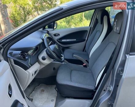 Серый Рено Зое, объемом двигателя 0 л и пробегом 67 тыс. км за 6990 $, фото 16 на Automoto.ua