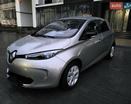 Серый Рено Зое, объемом двигателя 0 л и пробегом 137 тыс. км за 6800 $, фото 8 на Automoto.ua