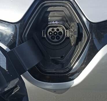 Серый Рено Зое, объемом двигателя 0 л и пробегом 147 тыс. км за 6550 $, фото 4 на Automoto.ua