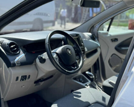 Серый Рено Зое, объемом двигателя 0 л и пробегом 94 тыс. км за 6500 $, фото 19 на Automoto.ua