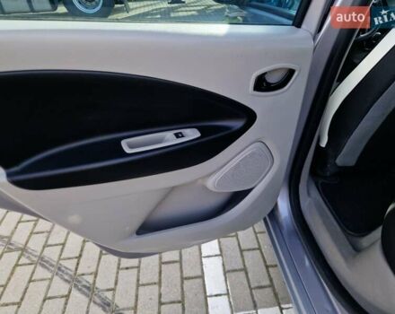 Серый Рено Зое, объемом двигателя 0 л и пробегом 39 тыс. км за 7199 $, фото 17 на Automoto.ua