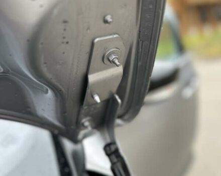 Серый Рено Зое, объемом двигателя 0 л и пробегом 111 тыс. км за 6999 $, фото 35 на Automoto.ua