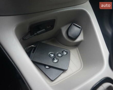 Серый Рено Зое, объемом двигателя 0 л и пробегом 98 тыс. км за 7200 $, фото 35 на Automoto.ua
