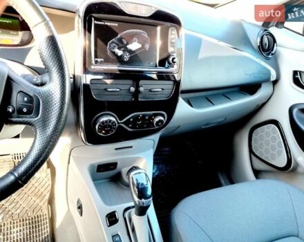 Серый Рено Зое, объемом двигателя 0 л и пробегом 170 тыс. км за 7700 $, фото 29 на Automoto.ua