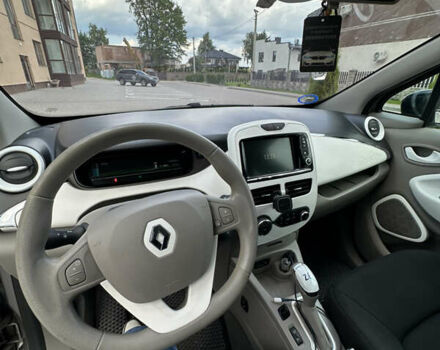 Серый Рено Зое, объемом двигателя 0 л и пробегом 125 тыс. км за 6750 $, фото 1 на Automoto.ua