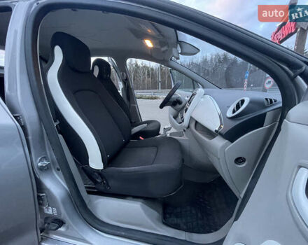 Серый Рено Зое, объемом двигателя 0 л и пробегом 104 тыс. км за 9700 $, фото 25 на Automoto.ua