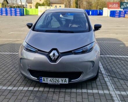 Серый Рено Зое, объемом двигателя 0 л и пробегом 39 тыс. км за 7199 $, фото 2 на Automoto.ua