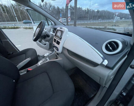 Серый Рено Зое, объемом двигателя 0 л и пробегом 104 тыс. км за 9700 $, фото 26 на Automoto.ua