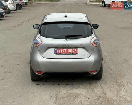 Серый Рено Зое, объемом двигателя 0 л и пробегом 111 тыс. км за 6999 $, фото 10 на Automoto.ua