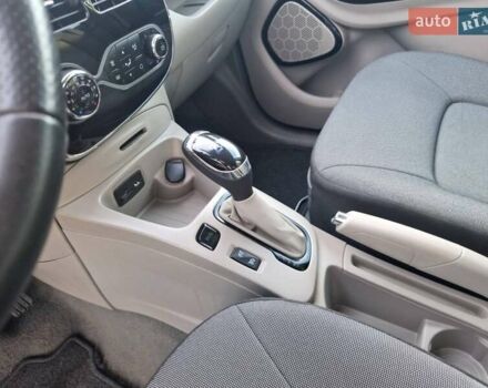 Серый Рено Зое, объемом двигателя 0 л и пробегом 39 тыс. км за 7199 $, фото 11 на Automoto.ua
