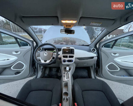 Серый Рено Зое, объемом двигателя 0 л и пробегом 104 тыс. км за 9700 $, фото 21 на Automoto.ua