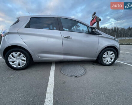 Серый Рено Зое, объемом двигателя 0 л и пробегом 104 тыс. км за 9700 $, фото 9 на Automoto.ua