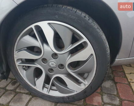 Серый Рено Зое, объемом двигателя 0 л и пробегом 98 тыс. км за 7200 $, фото 60 на Automoto.ua