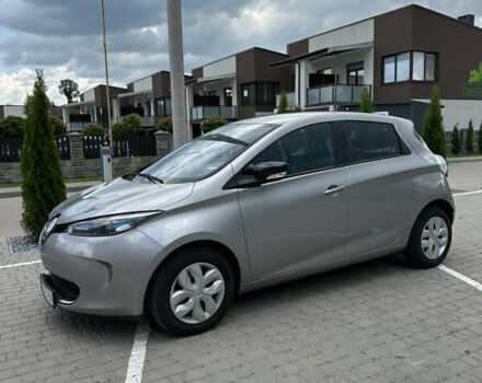 Серый Рено Зое, объемом двигателя 0 л и пробегом 125 тыс. км за 6750 $, фото 2 на Automoto.ua