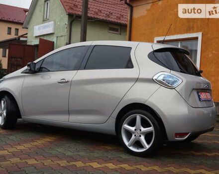 Серый Рено Зое, объемом двигателя 0 л и пробегом 102 тыс. км за 7500 $, фото 10 на Automoto.ua