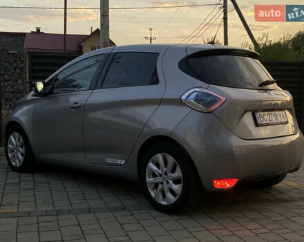 Серый Рено Зое, объемом двигателя 0 л и пробегом 89 тыс. км за 7150 $, фото 16 на Automoto.ua